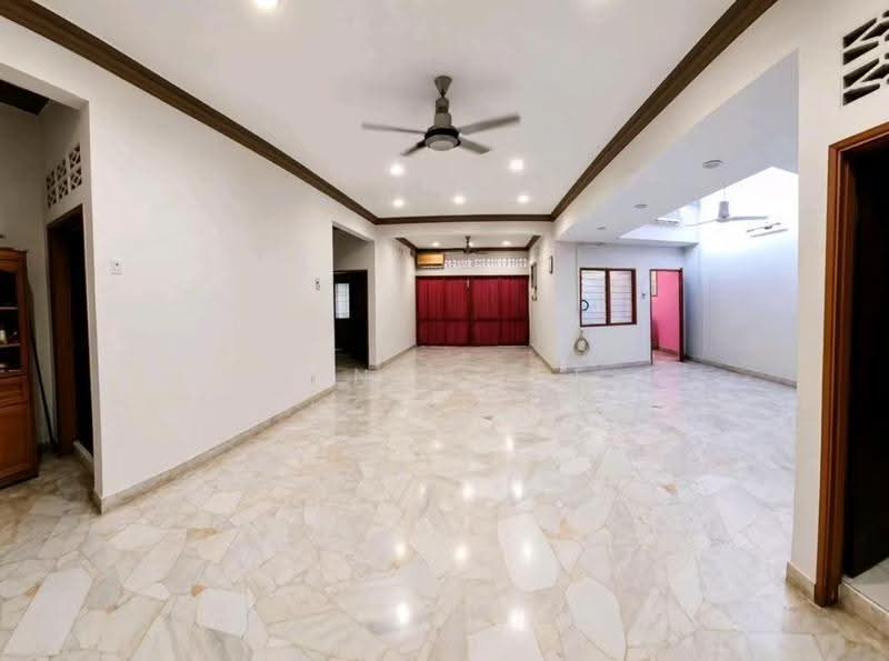 Rumah Berkembar untuk Dijual di Klang (Selangor) - Janie Lee - Living Room - PropertyGuru.com.my