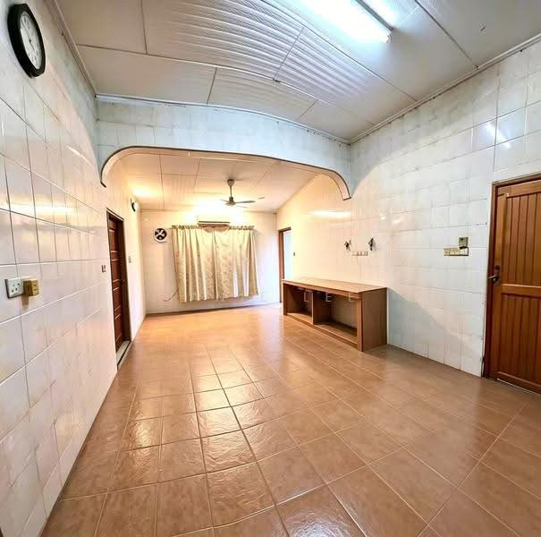 Rumah Berkembar untuk Dijual di Klang (Selangor) - Janie Lee - Living Room - PropertyGuru.com.my