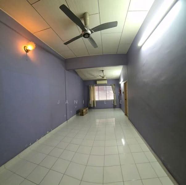 Rumah Berkembar untuk Dijual di Klang (Selangor) - Janie Lee - Living Room - PropertyGuru.com.my