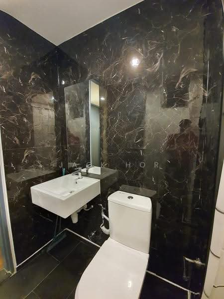 Service Residence for Sale at UNA Serviced Apartment - Jack Hor - Bathroom - PropertyGuru.com.my