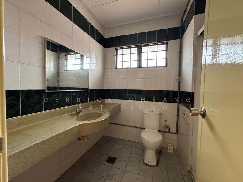 Terraced House for Sale in Bandar Utama (Selangor) - Derrick Cheang Keat Xiung - Bathroom - PropertyGuru.com.my
