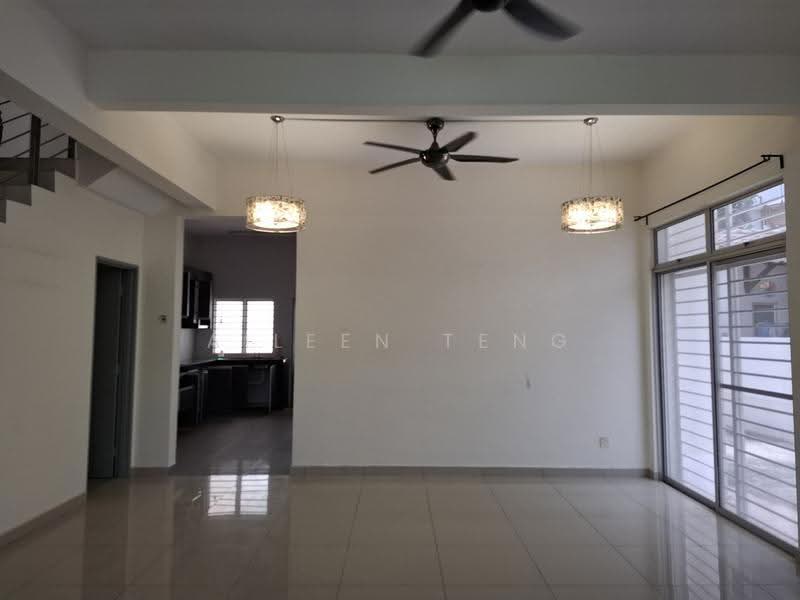 Rumah Berkembar untuk Disewa di Bandar Saujana Putra (Tanjong Duabelas) - Aileen Teng - Living Room - PropertyGuru.com.my