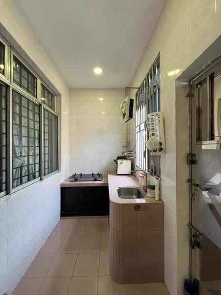Rumah Teres 1-Tingkat untuk Disewa di Taman Universiti (Skudai) - John Sia - Kitchen - PropertyGuru.com.my