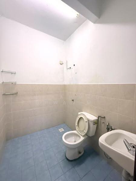 Rumah Teres 2-Tingkat untuk Dijual di Bandar Nusaputra (Puchong) - Muhammad Ridhwan Mohd Huzairi - Bathroom - PropertyGuru.com.my