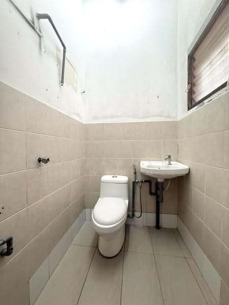 Rumah Teres 2-Tingkat untuk Dijual di Bandar Nusaputra (Puchong) - Muhammad Ridhwan Mohd Huzairi - Bathroom - PropertyGuru.com.my