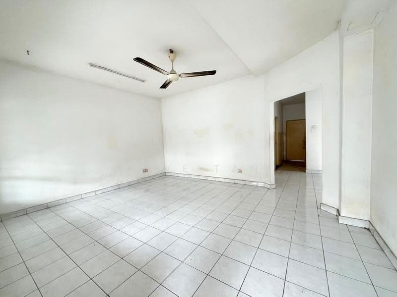 Rumah Teres 2-Tingkat untuk Dijual di Saujana Damansara (Damansara Damai) - Dave Tan - Living Room - PropertyGuru.com.my