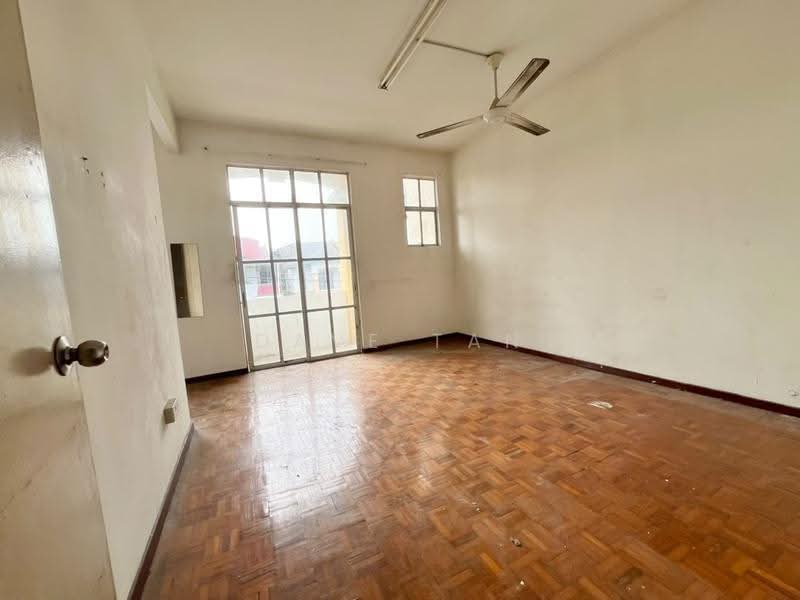 Rumah Teres 2-Tingkat untuk Dijual di Saujana Damansara (Damansara Damai) - Dave Tan - Living Room - PropertyGuru.com.my