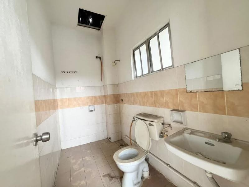 Rumah Teres 2-Tingkat untuk Dijual di Saujana Damansara (Damansara Damai) - Dave Tan - Bathroom - PropertyGuru.com.my