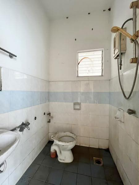 Rumah Teres 2-Tingkat untuk Dijual di Saujana Damansara (Damansara Damai) - Dave Tan - Bathroom - PropertyGuru.com.my