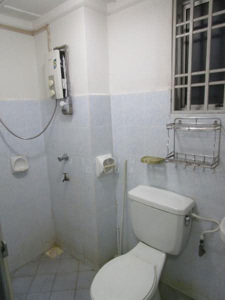 Pangsapuri untuk Disewa di Permas Ville Apartment - Jialing Chua - Bathroom - PropertyGuru.com.my