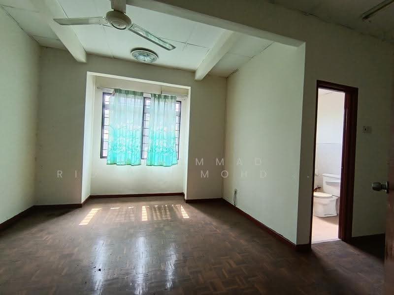 Terraced House for Sale in Bandar Baru Salak Tinggi (Sepang) - Muhammad Ridhwan Mohd Huzairi - Bathroom - PropertyGuru.com.my
