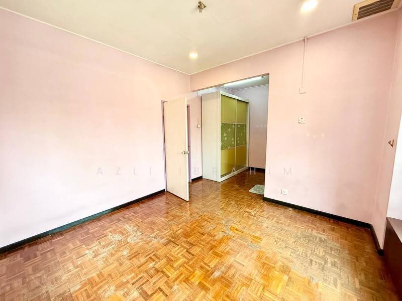 2-storey Terraced House for Sale in Taman Putra Prima (Puchong) - Azli Ibrahim - Living Room - PropertyGuru.com.my