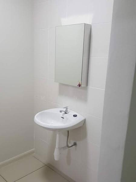 Kediaman Servis untuk Disewa di Pacific 63 - Melanie Chan - Bathroom - PropertyGuru.com.my