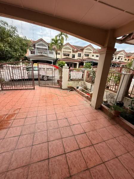 Rumah Teres untuk Dijual di Bandar Country Homes (Rawang) - Dave Tan - Exterior - PropertyGuru.com.my