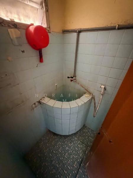2-storey Terraced House for Sale in Taman Bukit Anggerik (Cheras) - Norafian SMH - Bathroom - PropertyGuru.com.my