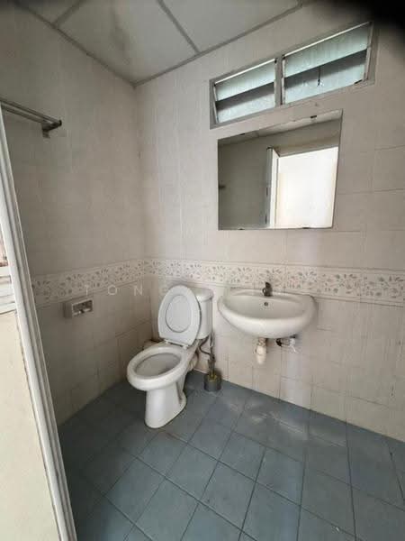 Kondominium untuk Dijual di Putra Place Condominium - Tong Liang Ooi - Bathroom - PropertyGuru.com.my
