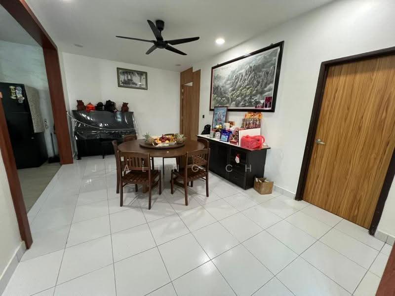 2-storey Terraced House for Sale in Taman Lagenda Putra (Kulai) - Jialing Chua - Dining Room - PropertyGuru.com.my