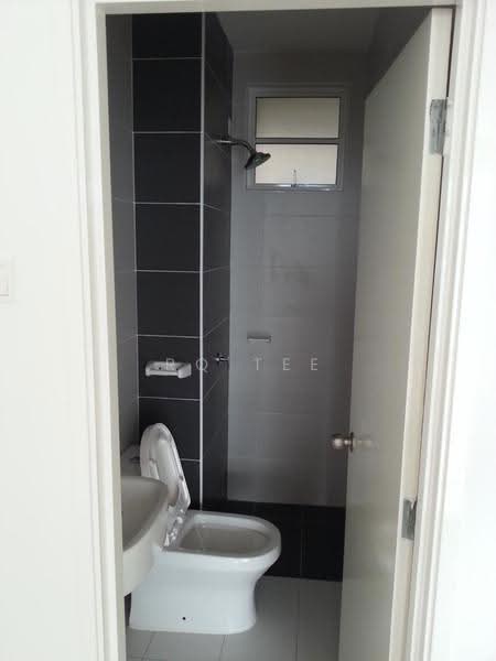 Apartment for Sale at Nusa Heights (Nusa Puncak) - RQ Tee - Bathroom - PropertyGuru.com.my
