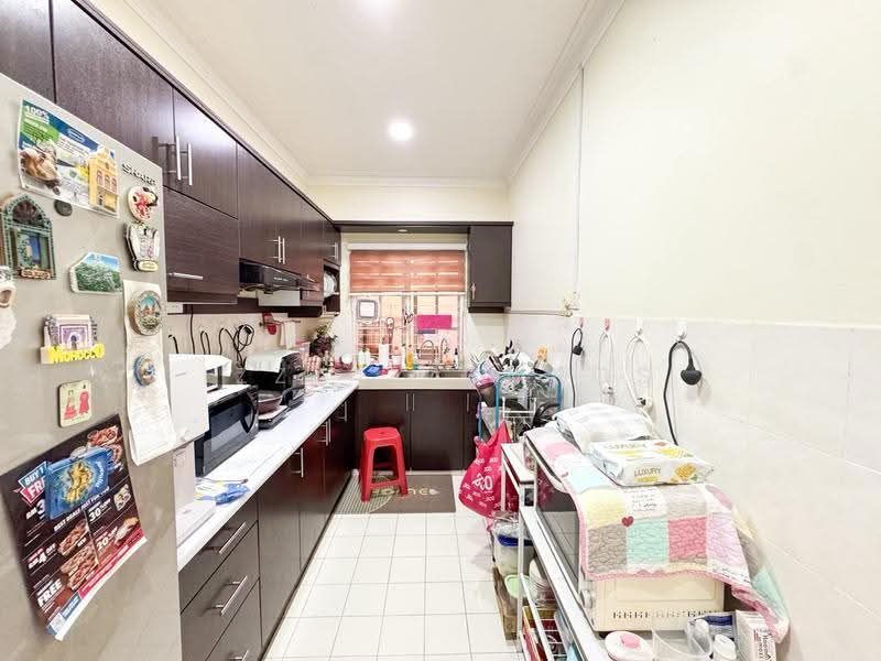 Rumah Kluster untuk Dijual di Bandar Bukit Mahkota (Bangi) - Izzat Zamros - Kitchen - PropertyGuru.com.my