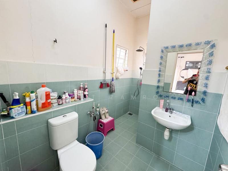Rumah Kluster untuk Dijual di Bandar Bukit Mahkota (Bangi) - Izzat Zamros - Bathroom - PropertyGuru.com.my