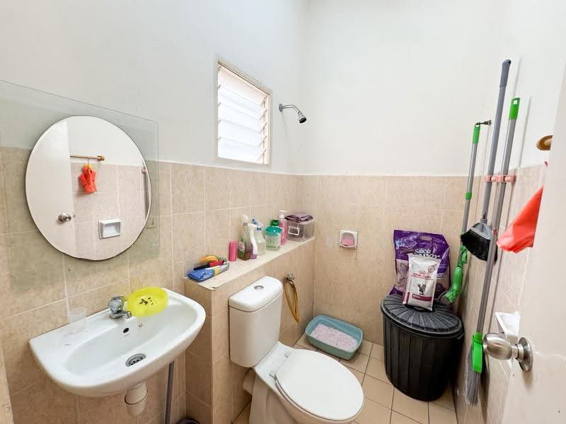 Rumah Kluster untuk Dijual di Bandar Bukit Mahkota (Bangi) - Izzat Zamros - Bathroom - PropertyGuru.com.my