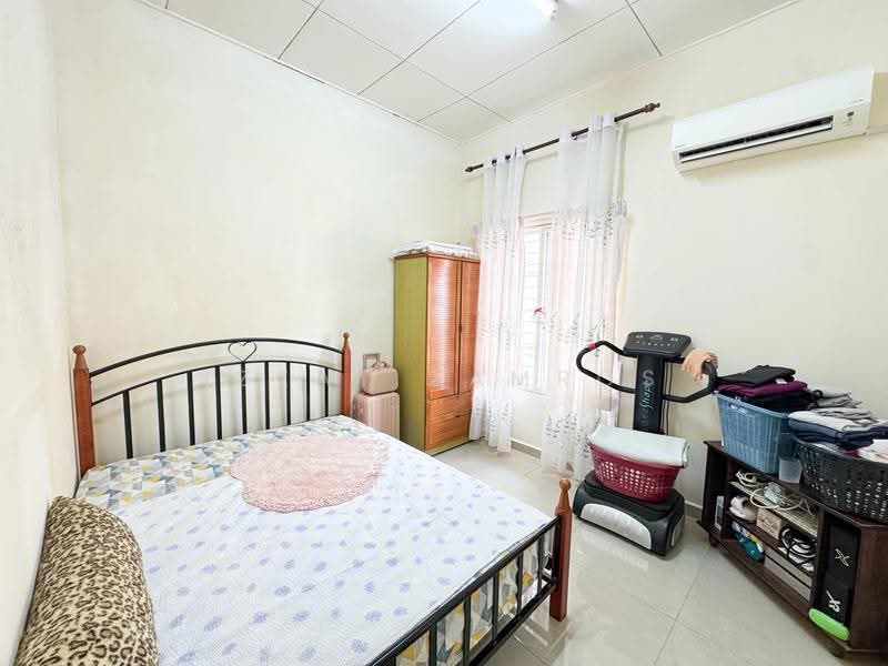 Rumah Kluster untuk Dijual di Bandar Bukit Mahkota (Bangi) - Izzat Zamros - Bedroom - PropertyGuru.com.my