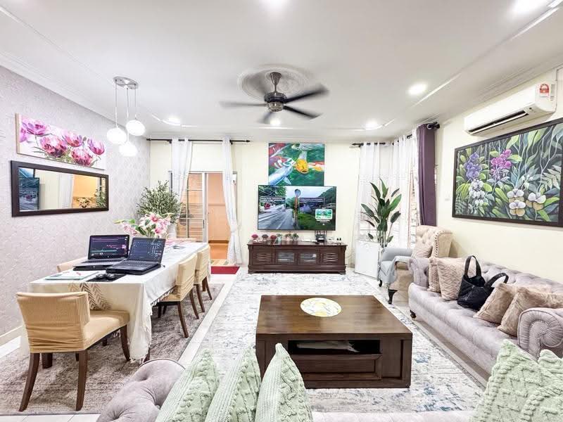 Rumah Kluster untuk Dijual di Bandar Bukit Mahkota (Bangi) - Izzat Zamros - Living Room - PropertyGuru.com.my