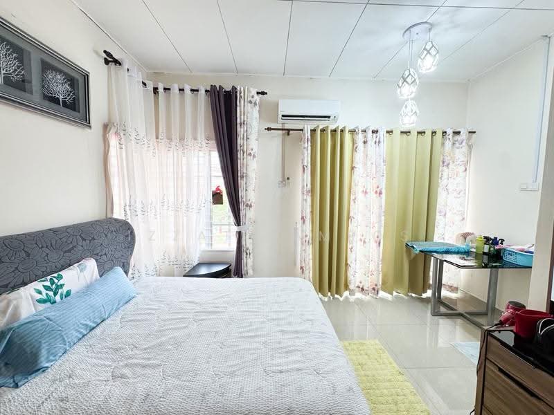Rumah Kluster untuk Dijual di Bandar Bukit Mahkota (Bangi) - Izzat Zamros - Bedroom - PropertyGuru.com.my