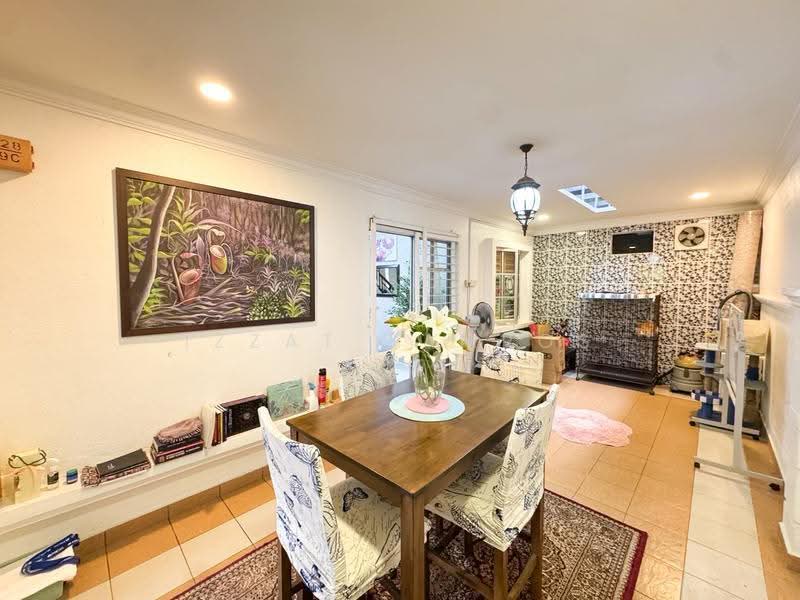 Rumah Kluster untuk Dijual di Bandar Bukit Mahkota (Bangi) - Izzat Zamros - Dining Room - PropertyGuru.com.my