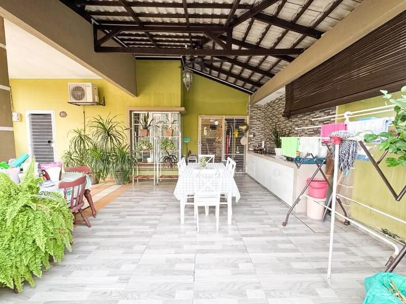 Rumah Kluster untuk Dijual di Bandar Bukit Mahkota (Bangi) - Izzat Zamros - Dining Room - PropertyGuru.com.my