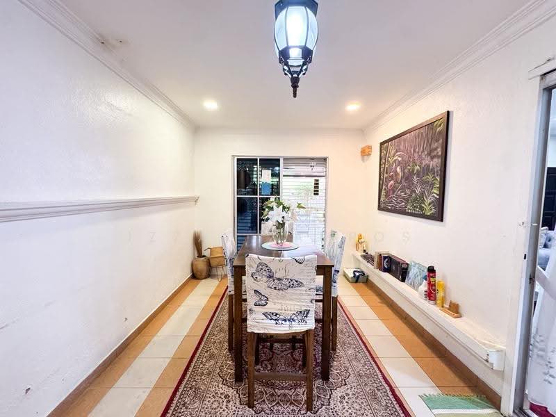 Rumah Kluster untuk Dijual di Bandar Bukit Mahkota (Bangi) - Izzat Zamros - Dining Room - PropertyGuru.com.my