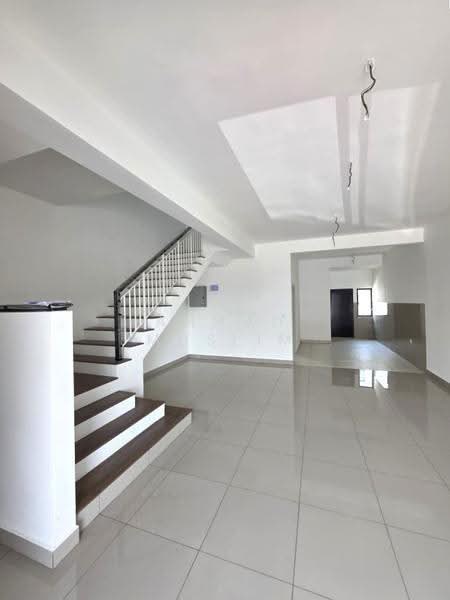 Rumah Teres 2-Tingkat untuk Dijual di Bandar Bukit Raja (Klang) - Ahmad Muslim - Living Room - PropertyGuru.com.my