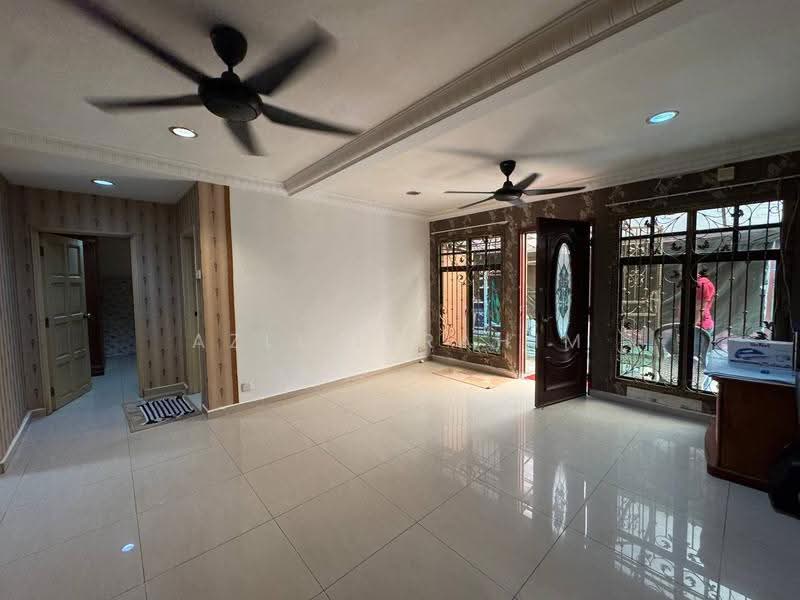 2-storey Terraced House for Sale in Seksyen 5 Wangsa Maju (Wangsa Maju) - Azli Ibrahim - Living Room - PropertyGuru.com.my