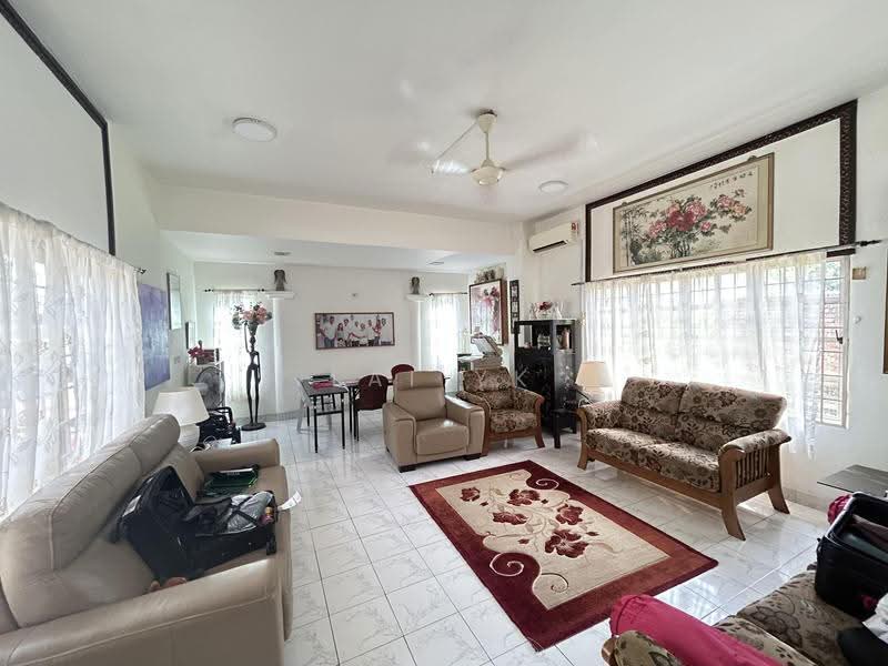 Bungalow House for Sale in Usj 2 (Subang Jaya) - Lai YK - Living Room - PropertyGuru.com.my