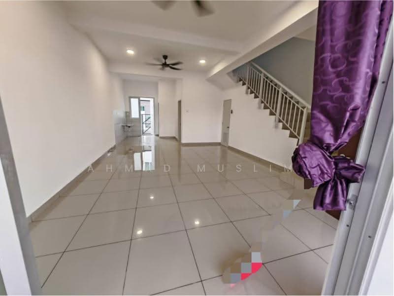 Rumah Teres 2-Tingkat untuk Dijual di Saujana KLIA (Dengkil) - Ahmad Muslim - Living Room - PropertyGuru.com.my