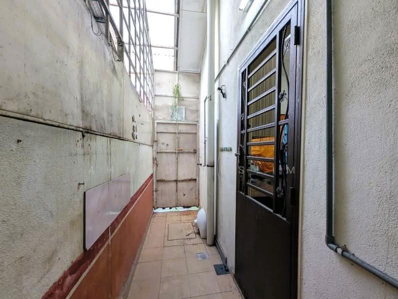 Terraced House for Sale in Bandar Putera 2 (Klang) - Ahmad Muslim - Corridor - PropertyGuru.com.my