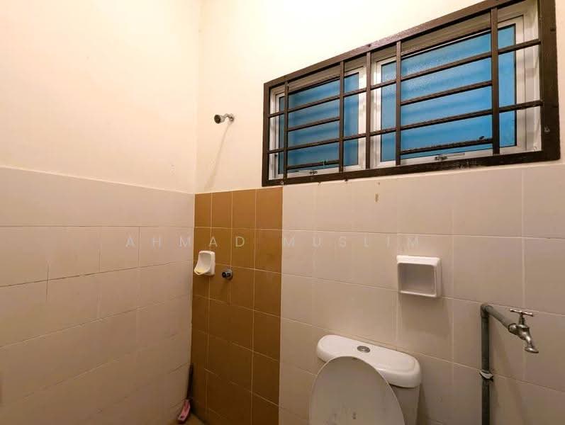 Terraced House for Sale in Bandar Putera 2 (Klang) - Ahmad Muslim - Bathroom - PropertyGuru.com.my