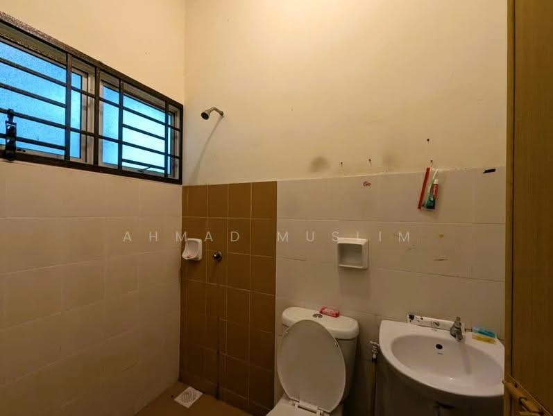 Terraced House for Sale in Bandar Putera 2 (Klang) - Ahmad Muslim - Bathroom - PropertyGuru.com.my