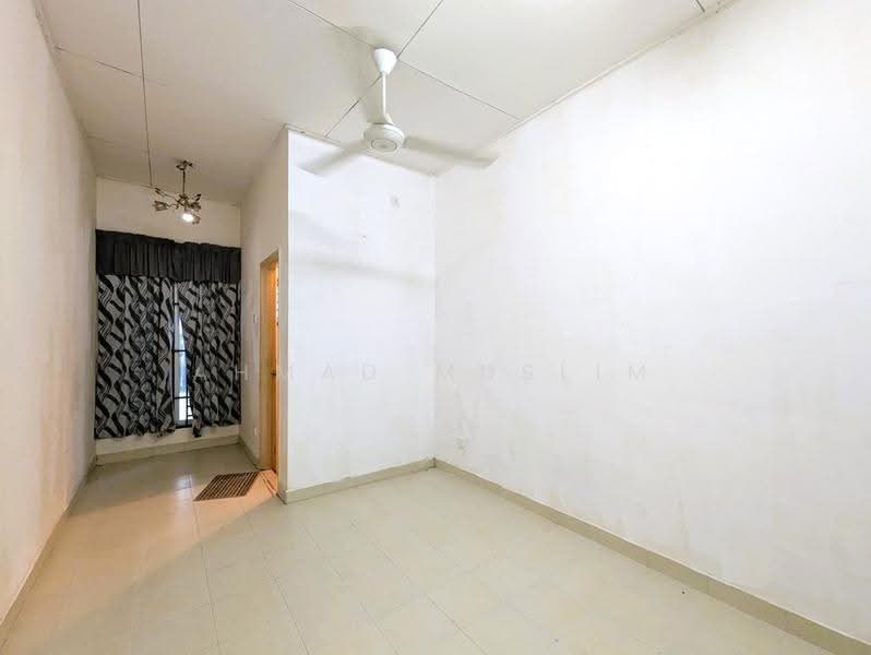 Terraced House for Sale in Bandar Putera 2 (Klang) - Ahmad Muslim - Living Room - PropertyGuru.com.my