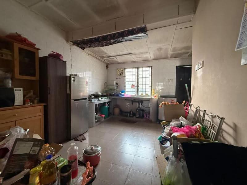 1-storey Terraced House for Sale in Taman Universiti (Skudai) - Teik Shen - Kitchen - PropertyGuru.com.my