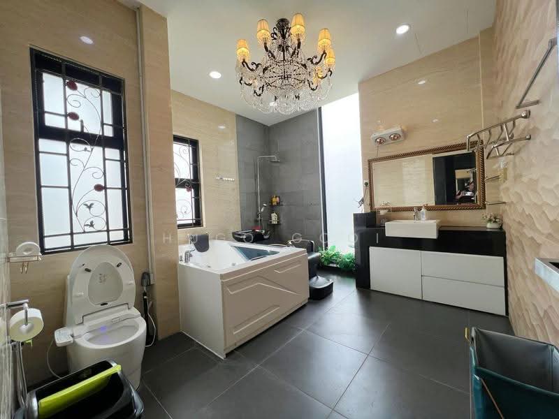 Rumah Banglo untuk Disewa di Taman Yarl (Jalan Klang Lama (Old Klang Road)) - Hugo Gooi - Bathroom - PropertyGuru.com.my