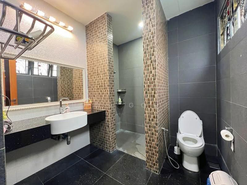 Rumah Banglo untuk Disewa di Taman Yarl (Jalan Klang Lama (Old Klang Road)) - Hugo Gooi - Bathroom - PropertyGuru.com.my