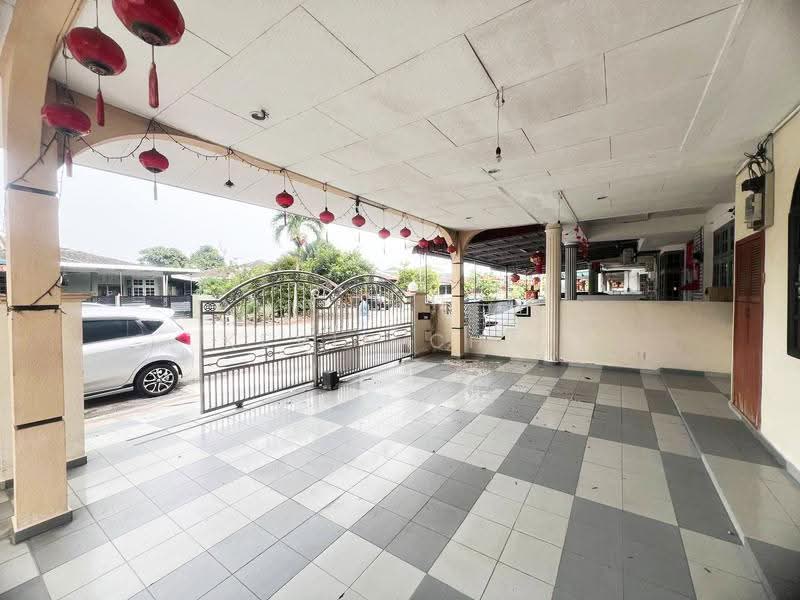 Semi-Detached House for Rent in Teluk Intan (Perak) - Kevin Chai - Car Porch - PropertyGuru.com.my