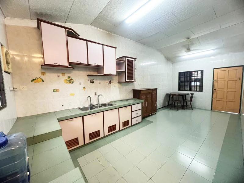 Semi-Detached House for Rent in Teluk Intan (Perak) - Kevin Chai - Kitchen - PropertyGuru.com.my