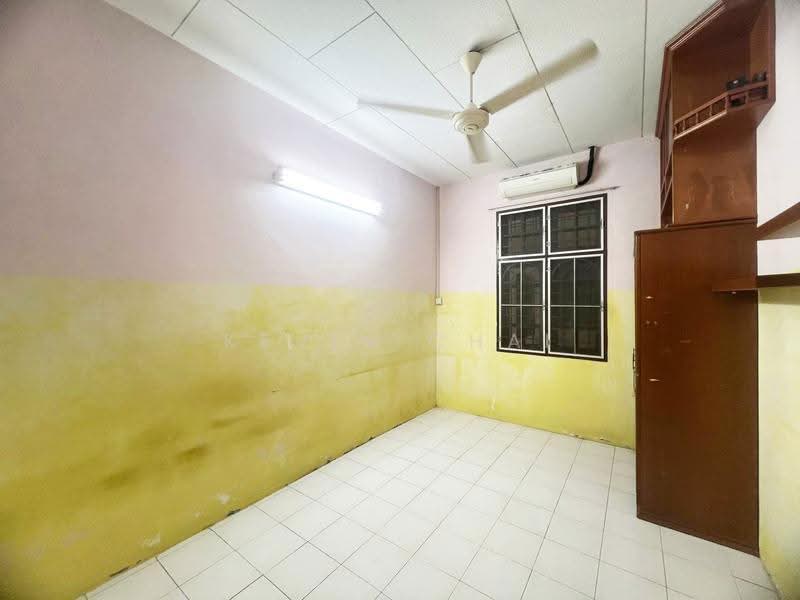Semi-Detached House for Rent in Teluk Intan (Perak) - Kevin Chai - Bedroom - PropertyGuru.com.my