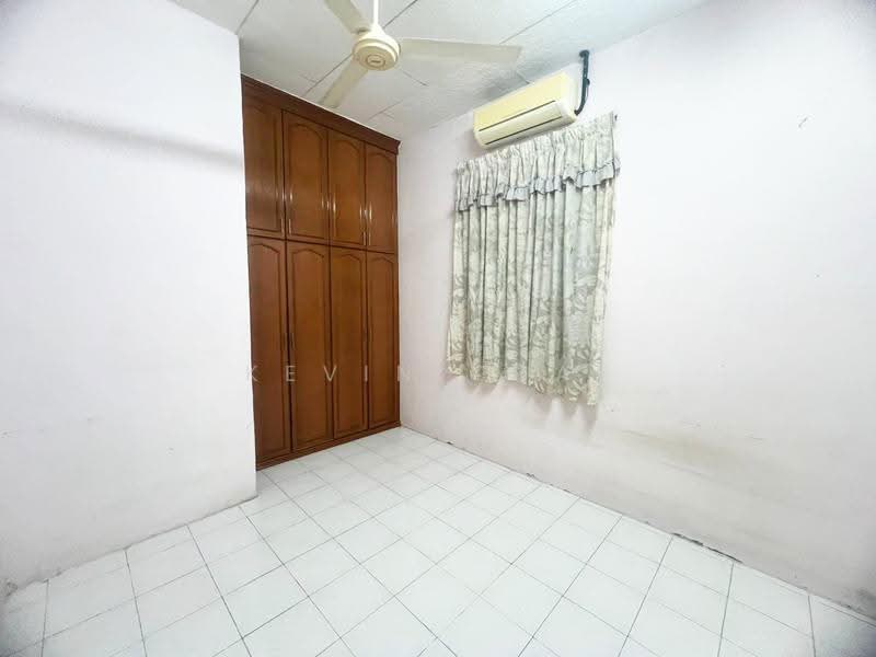 Semi-Detached House for Rent in Teluk Intan (Perak) - Kevin Chai - Bedroom - PropertyGuru.com.my