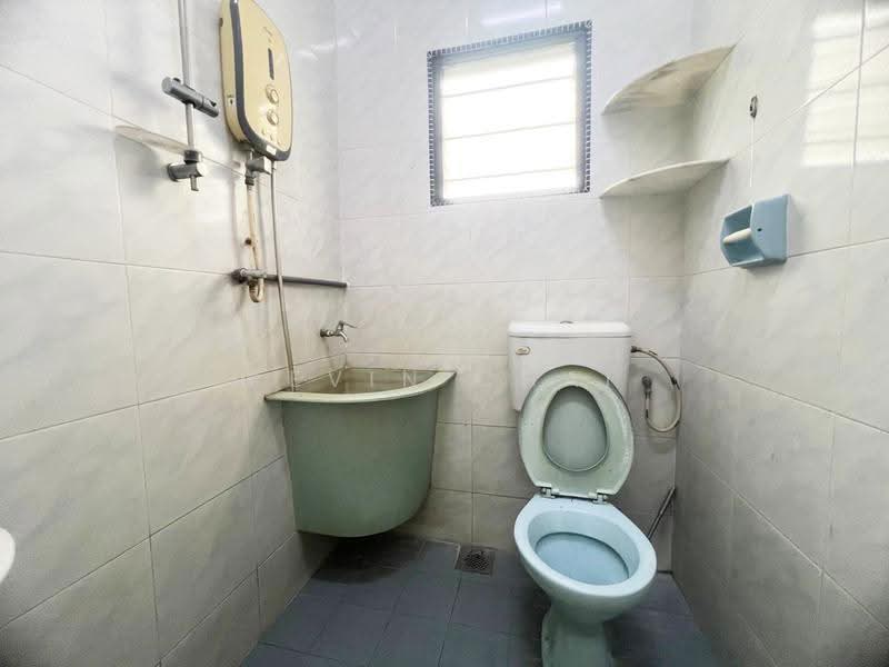 Semi-Detached House for Rent in Teluk Intan (Perak) - Kevin Chai - Bathroom - PropertyGuru.com.my