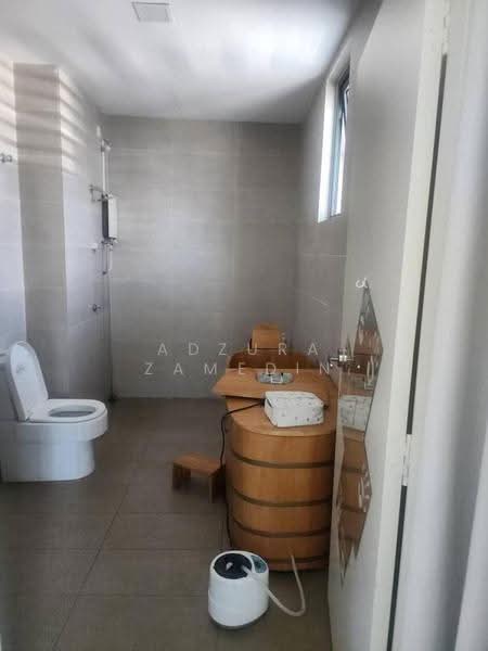 Rumah Berkembar untuk Dijual di Desa Petaling (Kuala Lumpur) - Adzura Zamedin - Bathroom - PropertyGuru.com.my