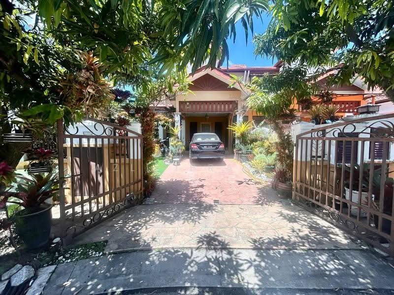 Rumah Teres 2-Tingkat untuk Dijual di Alam Damai (Cheras) - Azli Ibrahim - Exterior - PropertyGuru.com.my