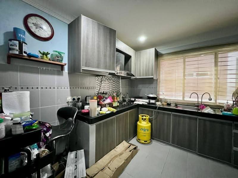Rumah Teres 2-Tingkat untuk Dijual di Lestari Putra (Seri Kembangan) - Azli Ibrahim - Kitchen - PropertyGuru.com.my